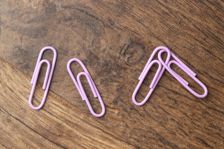 Many violet paper clips on wooden table, flat layの写真素材