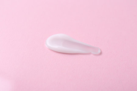 Sample of moisturizing cream on pink background, closeupの写真素材