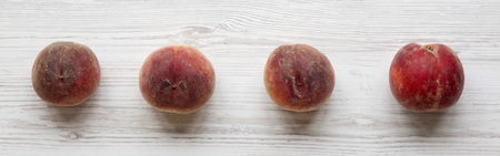 Fresh ripe peaches on white wooden table, overhead view. Close-up.の写真素材