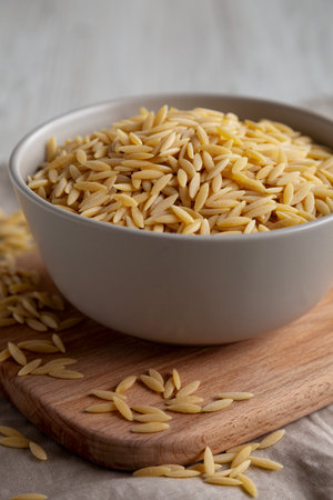 Organic Dried Orzo Pasta in a Bowl, side view. Close-up.の写真素材