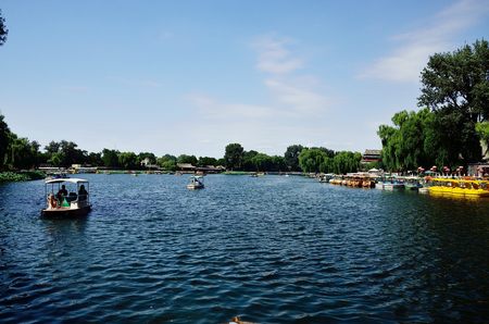 Cruises on the lakeの写真素材