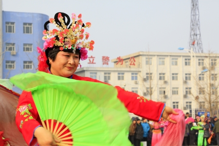 LUANNAN COUNTY OF HEBEI PROVINCE - FEBRUARY 21  During the Chinese Lunar New Year, people wear colorful clothes, yangko dance performances in the street, on February 21, 2013, Luannan County, Hebei Province, China のeditorial素材