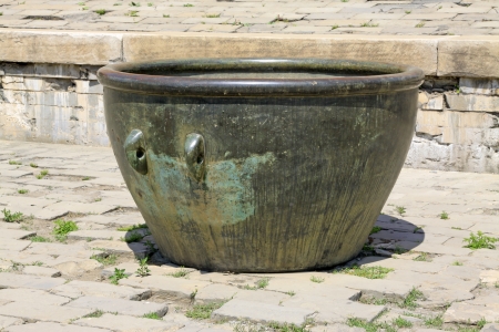 ZUNHUA - MAY 11: Copper cylinder in broken ground in the Eastern Royal Tombs of the Qing Dynasty on May 11, 2013, Zunhua, Hebei Province, china.
のeditorial素材