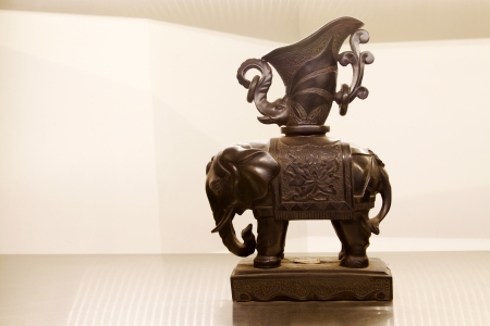 traditional Chinese style of bronze art in a shopの写真素材