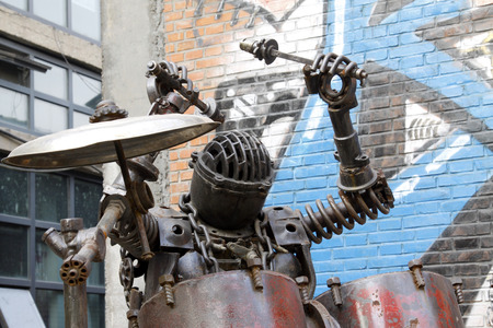 TANGSHAN - OCTOBER 18: The mechanical parts made of character statues in the kailuan national mine park on october 18, 2013, tangshan city, hebei province, China.
のeditorial素材