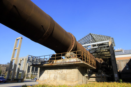 TANGSHAN - NOVEMBER 4: The abandoned rotary kiln in the Qixin cement plant on november 4, 2013, tangshan city, hebei province, China.のeditorial素材