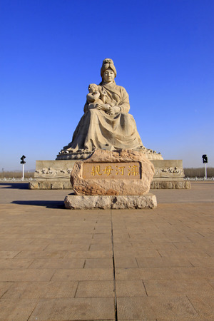 LUAN COUNTY - NOVEMBER 10: The words "luan river mother" on the sculpture, on the luanhe river levee, November 10, 2013, Luan county, hebei province, China. のeditorial素材