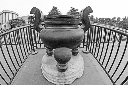 BEIJING - December 22: The incense burner in front of the State Places, in the Zhongshan Park, on December 22, 2013, beijing, china.
のeditorial素材
