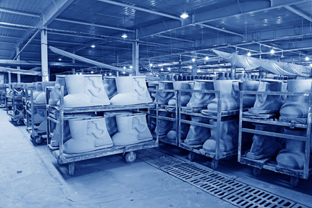 LUANNAN COUNTY - JANUARY 5: The ceramic semi-finished products parts on the iron frame, in the ZhongTong Ceramics Co., Ltd. January 5, 2014, Luannan county, Hebei Province, China.
のeditorial素材