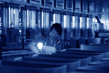 LUANNAN COUNTY - JANUARY 5: The women workers in the production line, in the ZhongTong Ceramics Co., Ltd. January 5, 2014, Luannan county, Hebei Province, China.
のeditorial素材