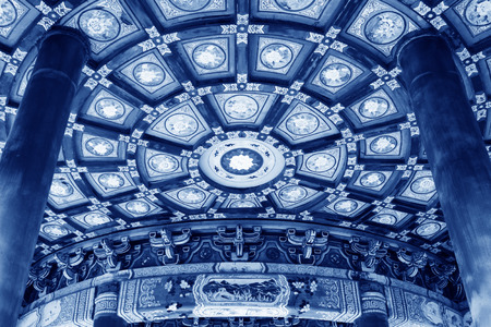 BEIJING - JANUARY 17: The column and ceiling paint in the Wan Shou Pavilion, in the temple of heaven park, on January 17, 2014, Beijing, China. のeditorial素材