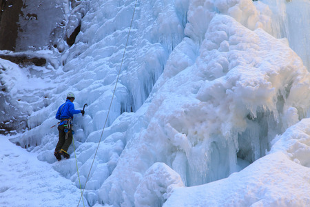 QINGLONG - JANUARY 18: The ice climbing enthusiasts use rope, climbing a frozen waterfall, on January 18, 2014, QingLong, hebei province, China. のeditorial素材