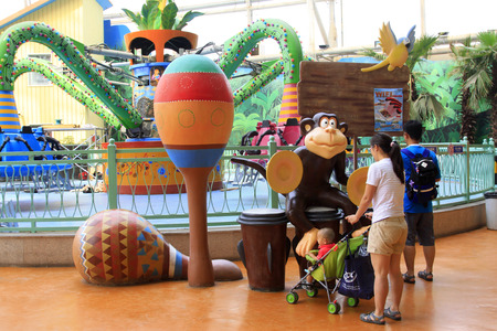 TIANJIN - MAY 17: Visitors are watching cartoon animal model, in the Happy Valley Amusement Park, on May 17, 2014, Tianjin, China. 
のeditorial素材