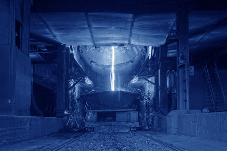 TANGSHAN - JUNE 18: converter dumping steel slag in iron and steel co., on June 18, 2014, Tangshan city, Hebei Province, Chinaのeditorial素材