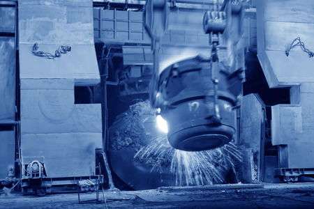 TANGSHAN - JUNE 18: converter filling scrap iron and steel, in a iron and steel co., on June 18, 2014, Tangshan city, Hebei Province, China
のeditorial素材