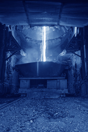 TANGSHAN - JUNE 18: converter dumping steel slag in iron and steel co., on June 18, 2014, Tangshan city, Hebei Province, China
のeditorial素材