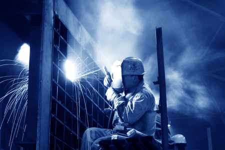 TANGSHAN - JUNE 19: workers welding mechanical parts in the workshop, on June 19, 2014, Tangshan city, Hebei Province, Chinaのeditorial素材