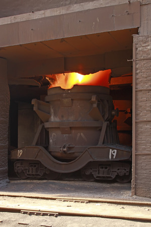 TANGSHAN - JUNE 14: Transportation molten iron crucible train, on June 14, 2014, Tangshan city, Hebei Province, China
のeditorial素材