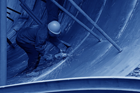TANGSHAN - JUNE 20: Workers are welding metal components in a steel plant, on June 20, 2014, Tangshan city, Hebei Province, China
のeditorial素材