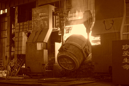 TANGSHAN - JUNE 20: converter plus iron material in iron and steel co., on June 20, 2014, Tangshan city, Hebei Province, China
のeditorial素材