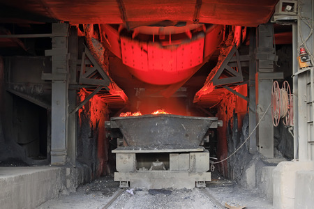 TANGSHAN - JUNE 20: converter dumping steel slag in iron and steel co., on June 20, 2014, Tangshan city, Hebei Province, Chinaのeditorial素材