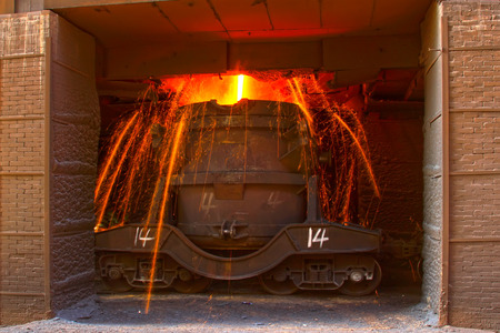 TANGSHAN - JUNE 20: Transportation molten iron crucible, on June 20, 2014, Tangshan city, Hebei Province, Chinaのeditorial素材