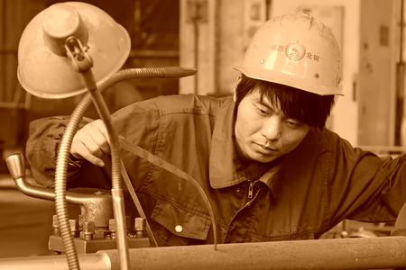 TANGSHAN - JUNE 19: young workers on machine tool in the workshop, on June 19, 2014, Tangshan city, Hebei Province, China
のeditorial素材