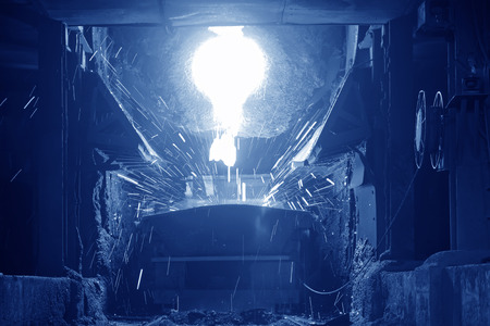 TANGSHAN - JUNE 18: converter dumping steel slag in iron and steel co., on June 18, 2014, Tangshan city, Hebei Province, China
のeditorial素材