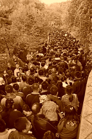 BENXI CITY - OCTOBER 3: Visitors to wait in line on October 3, 2013, benxi, liaoning province, China.のeditorial素材