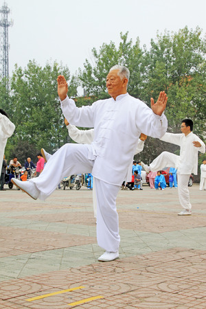 LUANNAN COUNTY - SEPTEMBER 20: Old men boxing performance in a square on September 20, 2014, Luannan county, Hebei Province, Chinaのeditorial素材