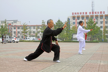 LUANNAN COUNTY - SEPTEMBER 20: Old man Fencing performance in a square on September 20, 2014, Luannan county, Hebei Province, Chinaのeditorial素材