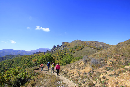BEIJING - OCTOBER 5: Outdoor travelers in the hillside, on october 5, 2014, Beijing, Chinaのeditorial素材