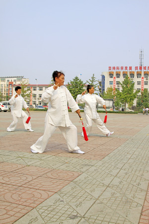 LUANNAN COUNTY - SEPTEMBER 20: Old women practicing martial arts in a square on September 20, 2014, Luannan county, Hebei Province, Chinaのeditorial素材