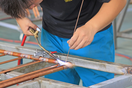 LUANNAN COUNTY - AUGUST 23: Copper pipe welding production line, on august 23, 2014, Luannan County, Hebei Province, Chinaのeditorial素材