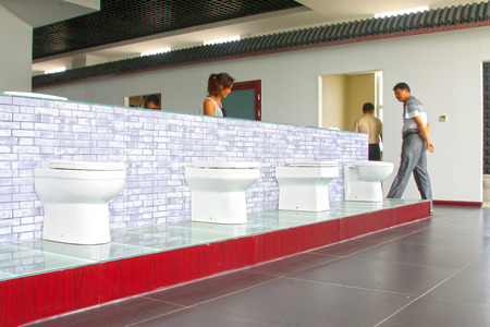LUANNAN COUNTY - AUGUST 23: ceramic toilet people in the hall, on august 23, 2014, Luannan County, Hebei Province, Chinaのeditorial素材