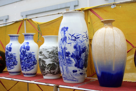 LUANNAN COUNTY - AUGUST 5: ceramic arts and crafts put on the shelf on august 5, 2014, Luannan County, Hebei Province, China.のeditorial素材