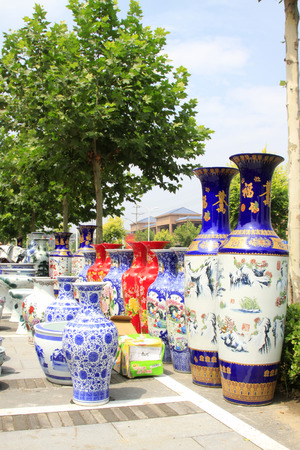 LUANNAN COUNTY - AUGUST 5: ceramic arts and crafts put on the shelf on august 5, 2014, Luannan County, Hebei Province, China.のeditorial素材