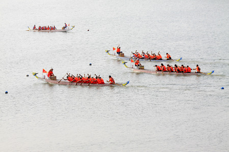 LUANNAN COUNTY - AUGUST 9: dragon boat race scene in the river on august 9, 2014, Luannan County, Hebei Province, China.のeditorial素材