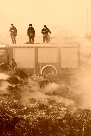 TANGSHAN - NOVEMBER 20: firefighters in sprinkler at the scene of the fire, November 20, 2013, tangshan city, hebei province, China.のeditorial素材