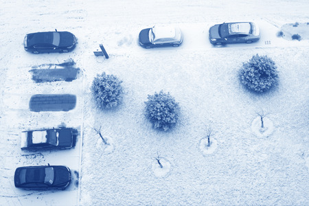 TANGSHAN CITY - JANUARY 16: The cars covered with snow on january 16, 2014, tangshan, china.のeditorial素材
