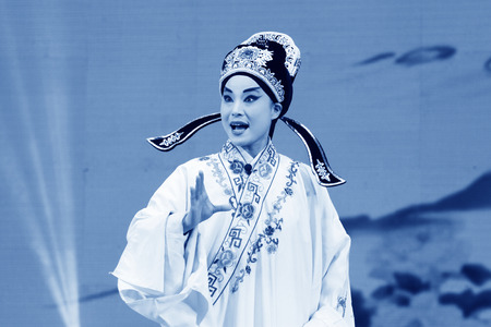 TANGSHAN - JANUARY 26: The ancient costume PingJu performance on the stage, January 26, 2014, tangshan, china.のeditorial素材