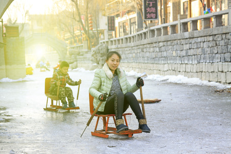 LUAN COUNTY - JANUARY 10: peoples were skating on the ice on January 10, 2015, Hebei Province, Luan County, Chinaのeditorial素材