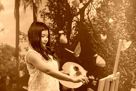 FENGNAN CITY - MARCH 30: A white dress woman was painting, March 30, 2014, Fengnan city, hebei province, China.のeditorial素材