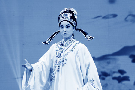TANGSHAN - JANUARY 26: The ancient costume PingJu performance on the stage, January 26, 2014, tangshan, china.のeditorial素材