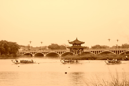LUANNAN COUNTY - AUGUST 5: dragon boat race scene in the river on august 5, 2014, Luannan County, Hebei Province, China.のeditorial素材