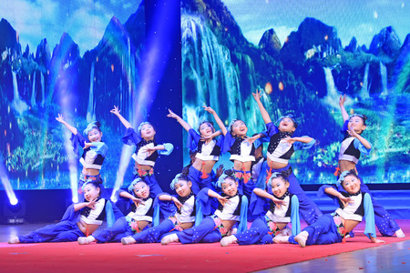 LUANNAN COUNTY- FEBRUARY 13: dance performances in a nightclub, on February 13, 2015, Luannan, Hebei Province, china.のeditorial素材