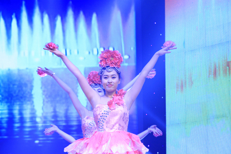 LUANNAN COUNTY- FEBRUARY 13: dance performances in a nightclub, on February 13, 2015, Luannan, Hebei Province, china.のeditorial素材