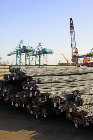 deformed steel bar piled up together, in the bulk terminalのeditorial素材