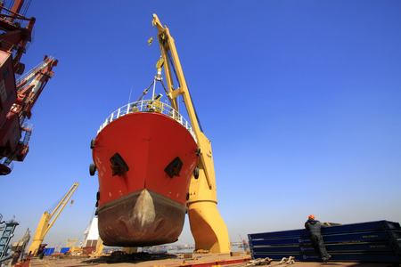 TIANJIN PORT - MARCH 23: seal 7 Exploration ship was hoisted in a large cargo ship, on March 23, 2015, tianjin port, tianjin, China.のeditorial素材