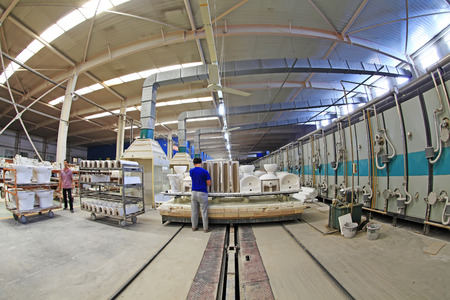 Luannan - May 31: Sintering workshop production line view in ceramic company, on May 31, 2015, luannan county, hebei province, Chinaのeditorial素材